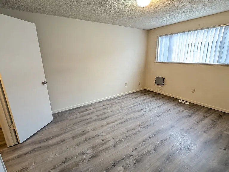 1360 S Ivy St — Photo 11