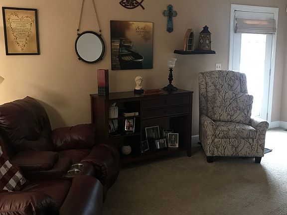 3rd image of 639 Wimbledon Pl