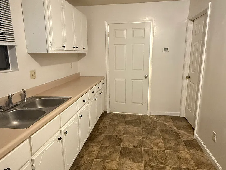 Log Cabin Cir — Photo 8