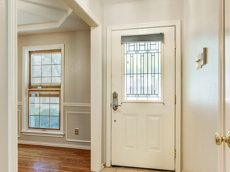 355 Aspenway Dr — Photo 3