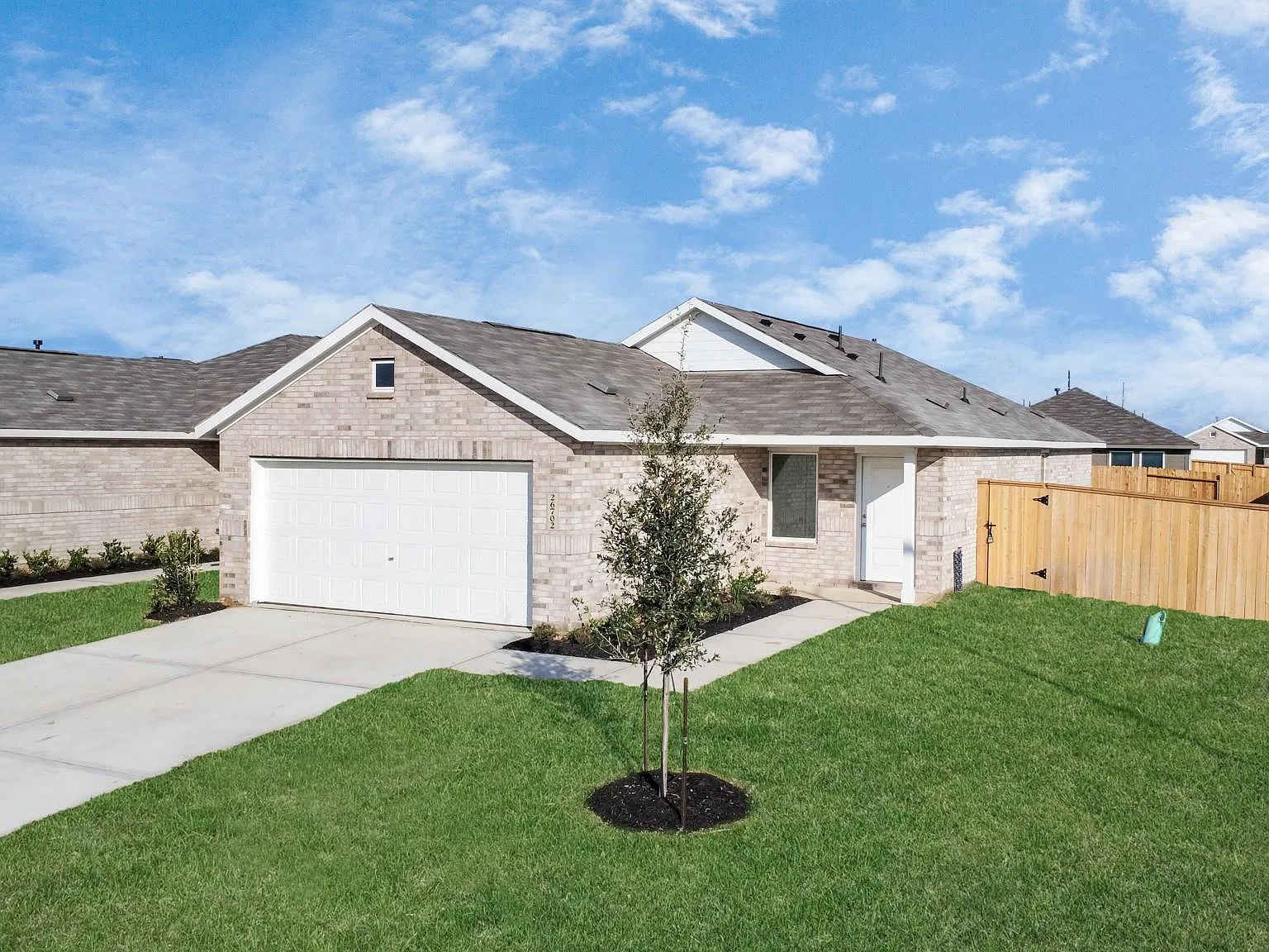 3 bed, 2.0 bath, 1451 sqft, $1,950 — Photo 1