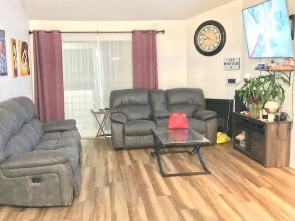 44442 15th E St E #5, Lancaster, CA 93535