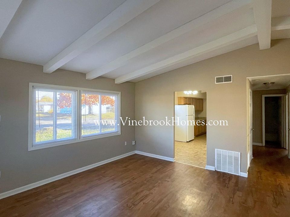 1st image of 807 Brookfield Dr