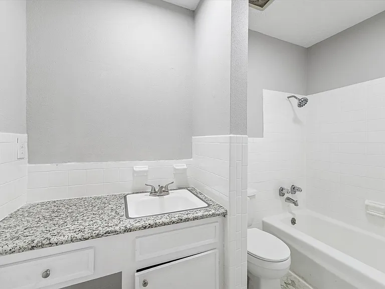 Emerson Street Apartments — Photo 11