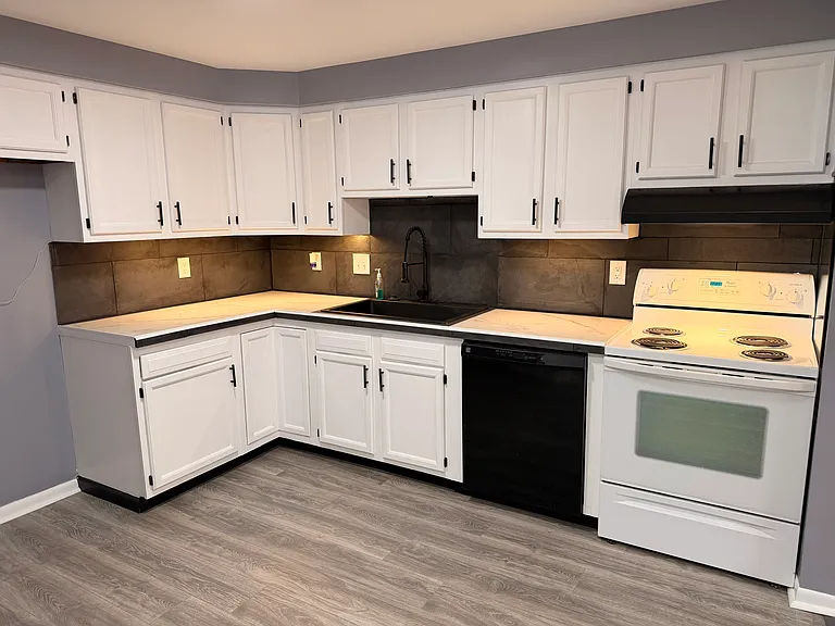 8404 Fathom Dr — Photo 1