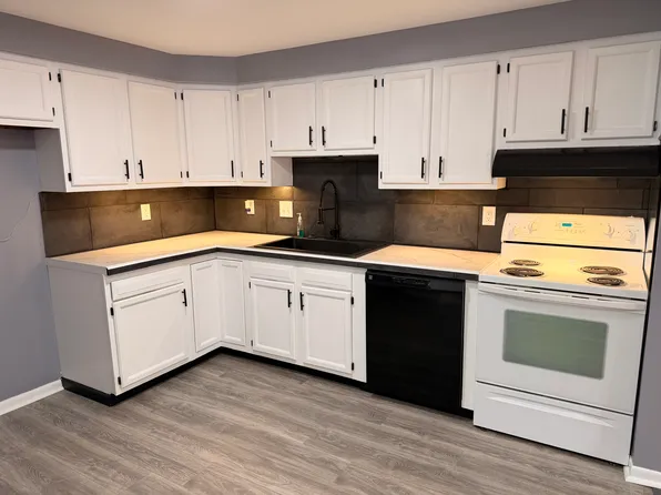 8404 Fathom Dr, Baldwinsville, NY 13027