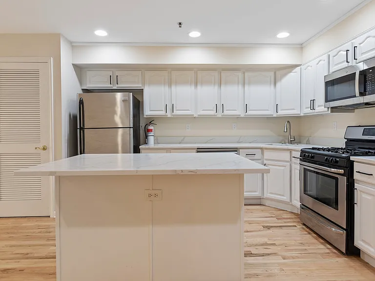 121 Jackson St #2 — Photo 6