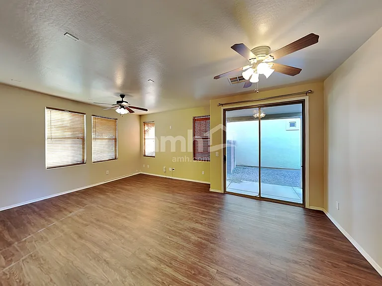 3716 E Waite Ln — Photo 6
