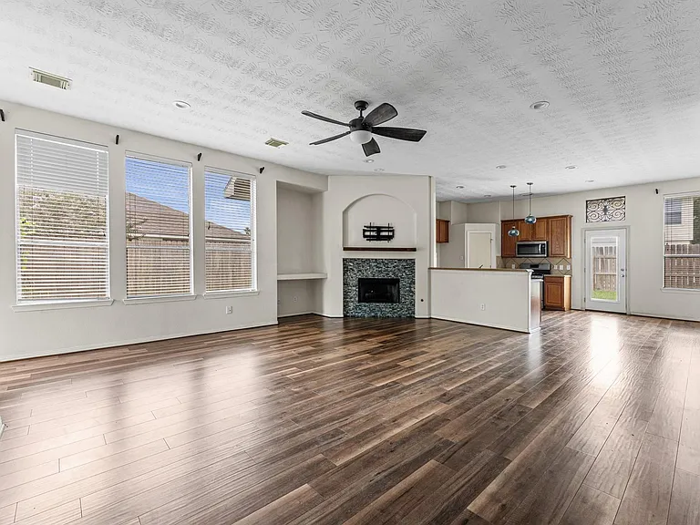 1875 Redwood Ln — Photo 6