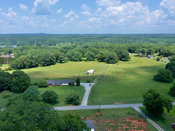 3rd image of 572 Green River Rd