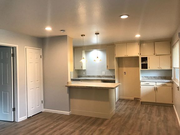 2nd image of 904 Teakwood Ct #2
