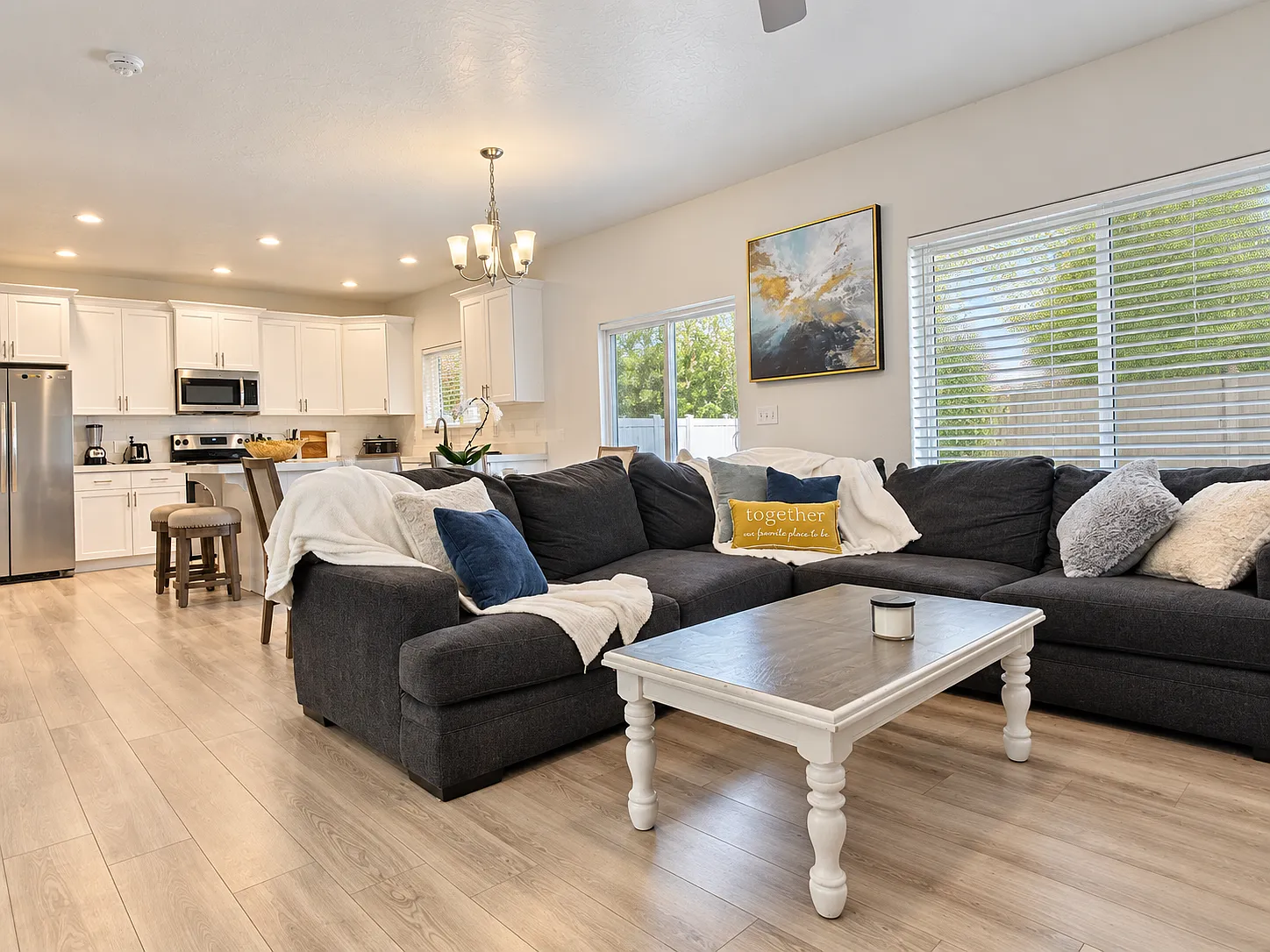 4 bed, 2.5 bath, 2200 sqft, $2,495 — Photo 4