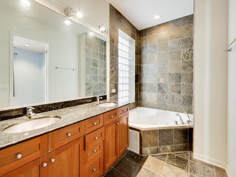 821 N Wood St #1 — Photo 17