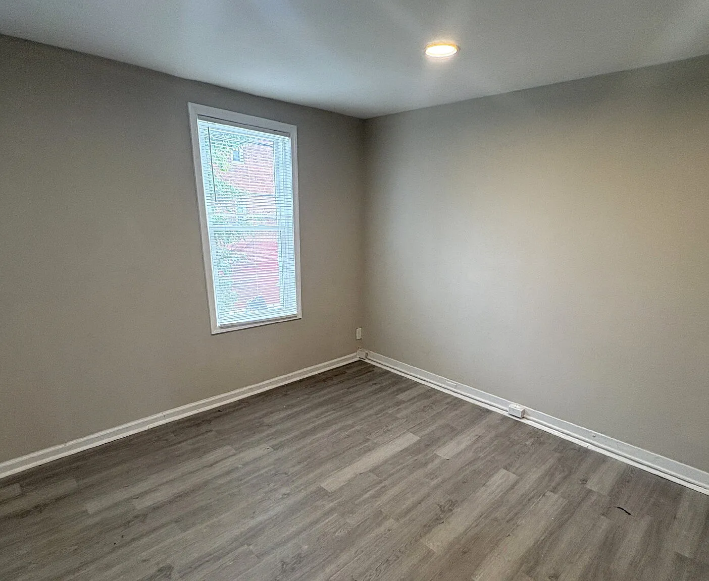 2 bed, 1.0 bath, $1,100 — Photo 2
