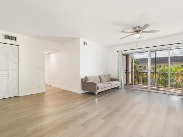 505 Spencer Drive #207, West Palm Beach, FL 33409