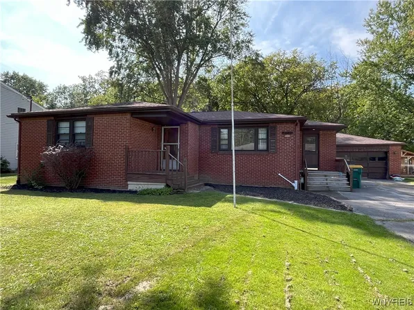 4586 Van Peyma Rd, Hamburg, NY 14075