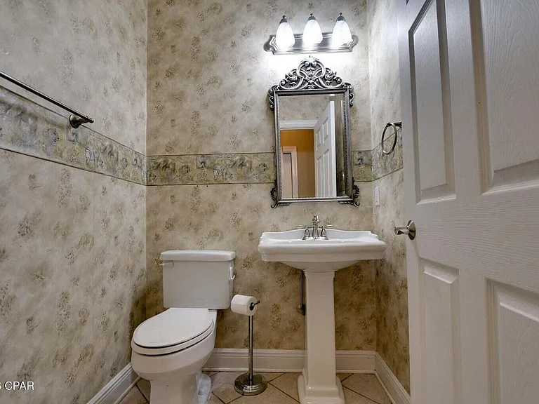 4026 Oak Forest Dr — Photo 18