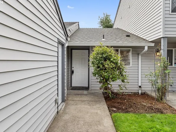 5301 Plomondon St APT E19, Vancouver, WA 98661