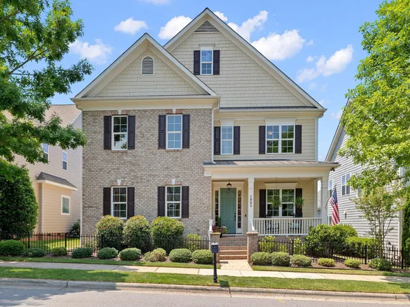 1905 Green Oaks Pkwy, Holly Springs, NC 27540