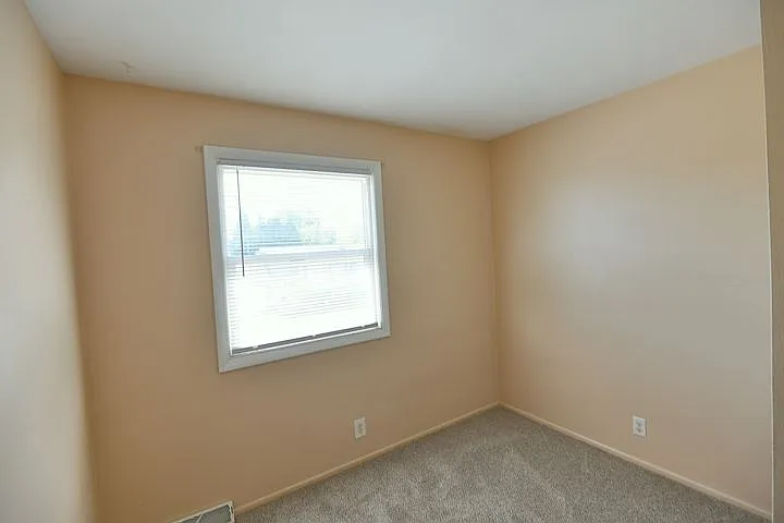3 bed, 1.5 bath, 1200 sqft, $1,850 — Photo 2