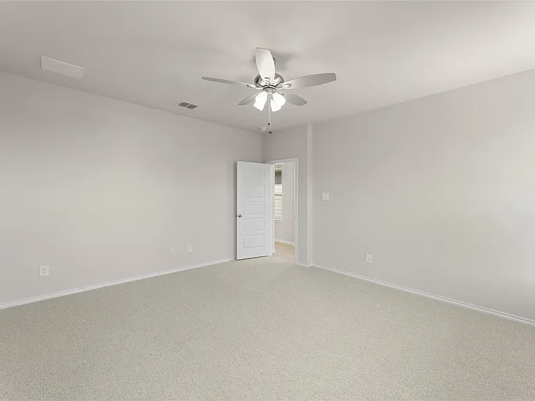 1641 Meadow Crest Dr — Photo 18