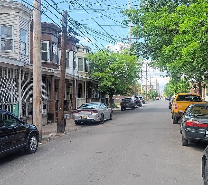 2nd image of 1831 S 6th St