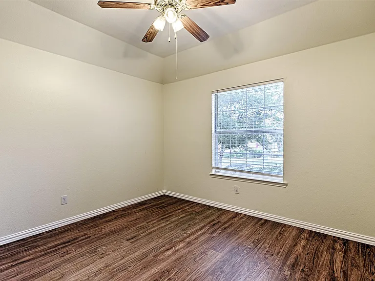 3912 Releigh Ct — Photo 17