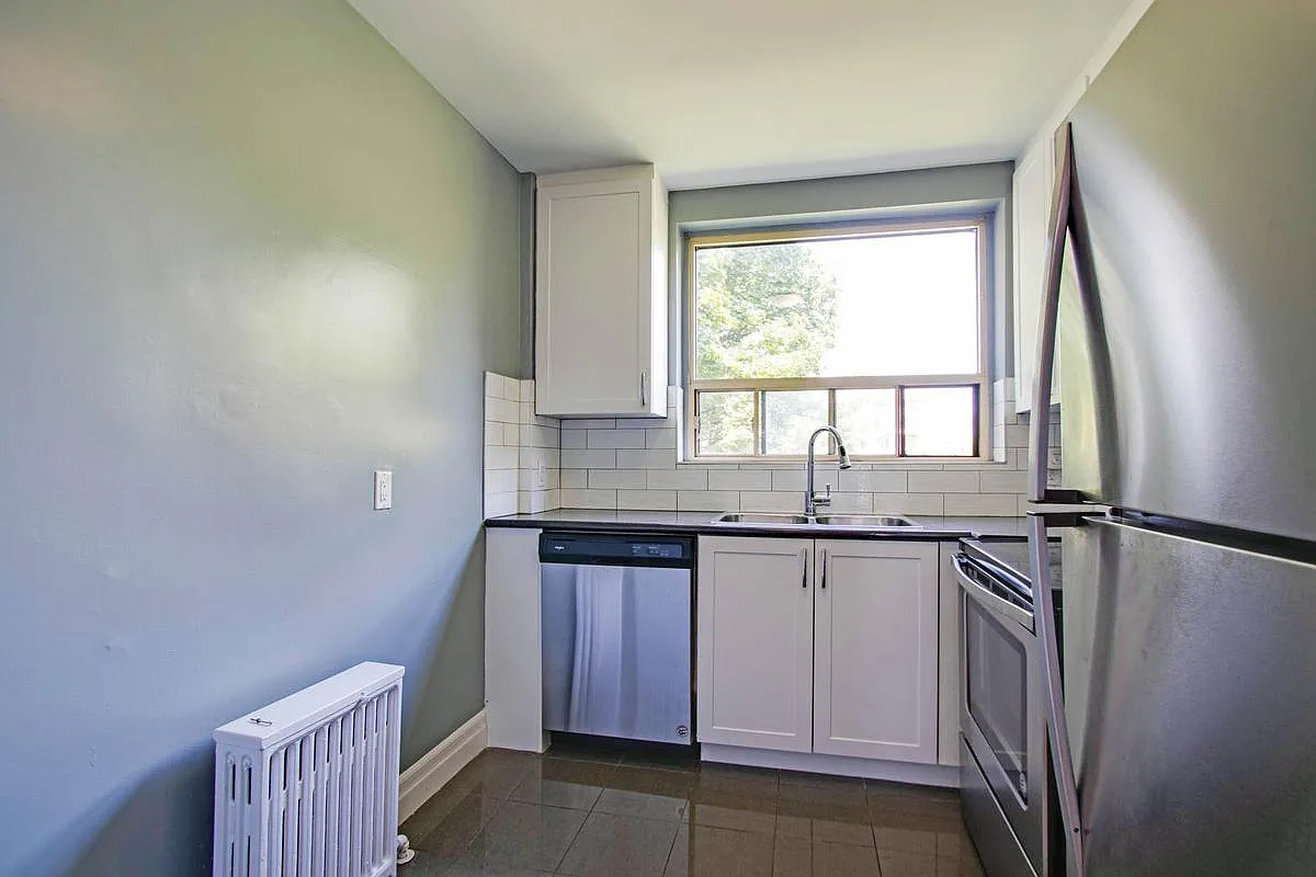 1 Crown Hill Place — Photo 1