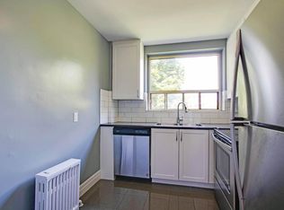1 Crown Hill Place, Toronto, ON M8Y 4C1