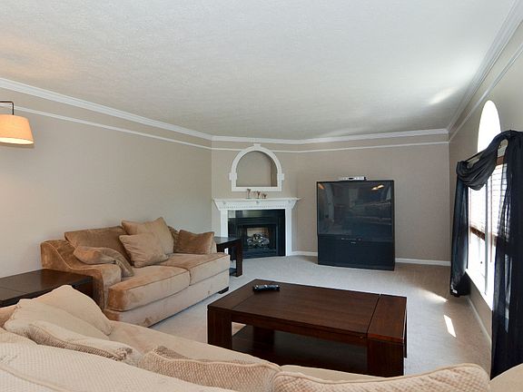 3rd image of 132 Carlye Drive
