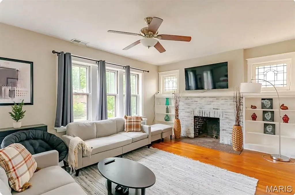 2 bed, 1.0 bath, 1250 sqft, $1,700 — Photo 3