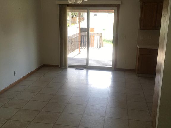 3rd image of 5213 Emiline St