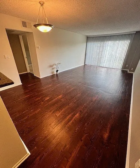Versailles on the Lake Apartments — Photo 119