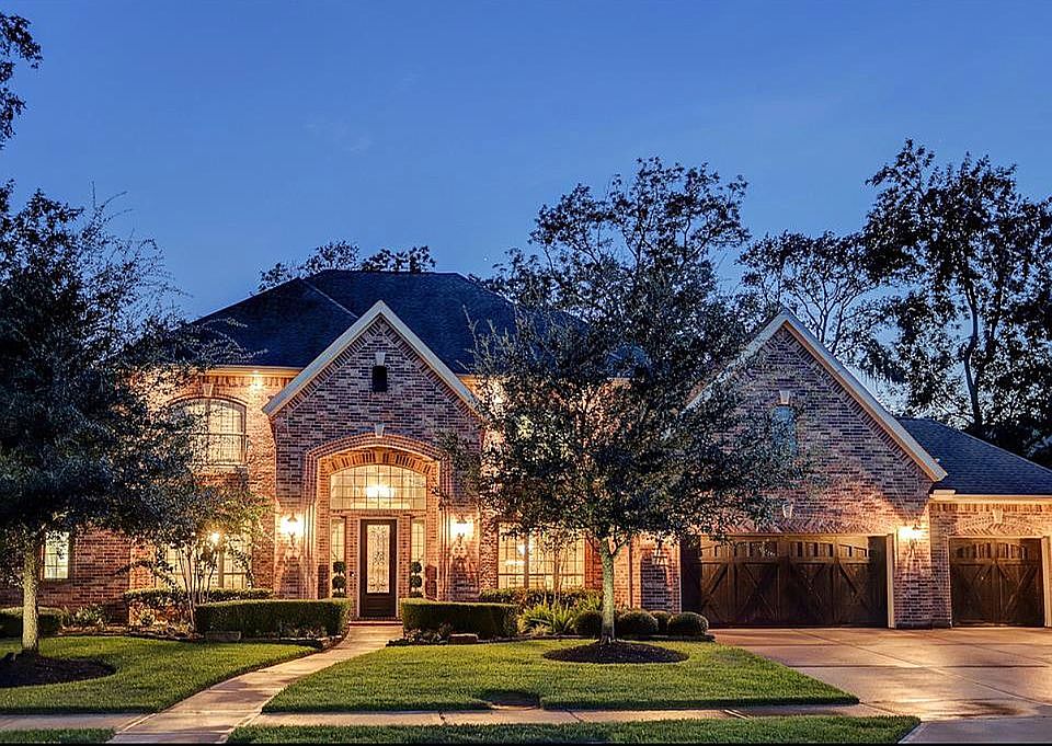 1st image of 35 Lake Como Dr