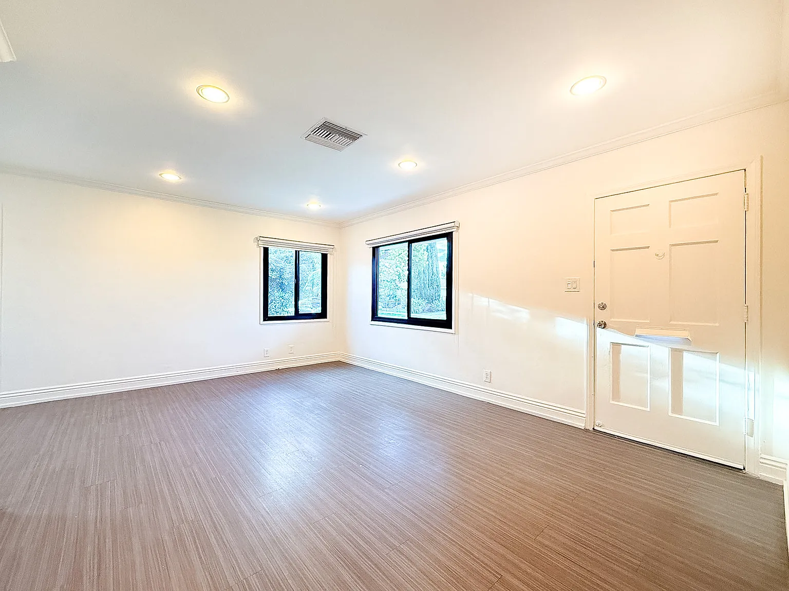 3 bed, 1300 sqft, $4,195 — Photo 4