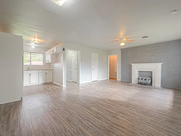 5646 Cedarburg Dr — Photo 9