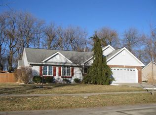 1010 Tanglewood Dr, Charleston, IL 61920