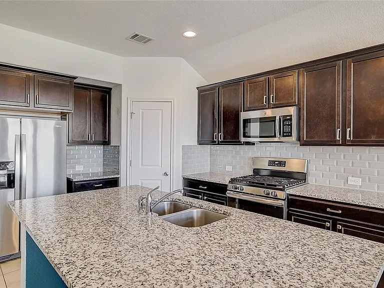 6736 Brindisi Pl — Photo 9