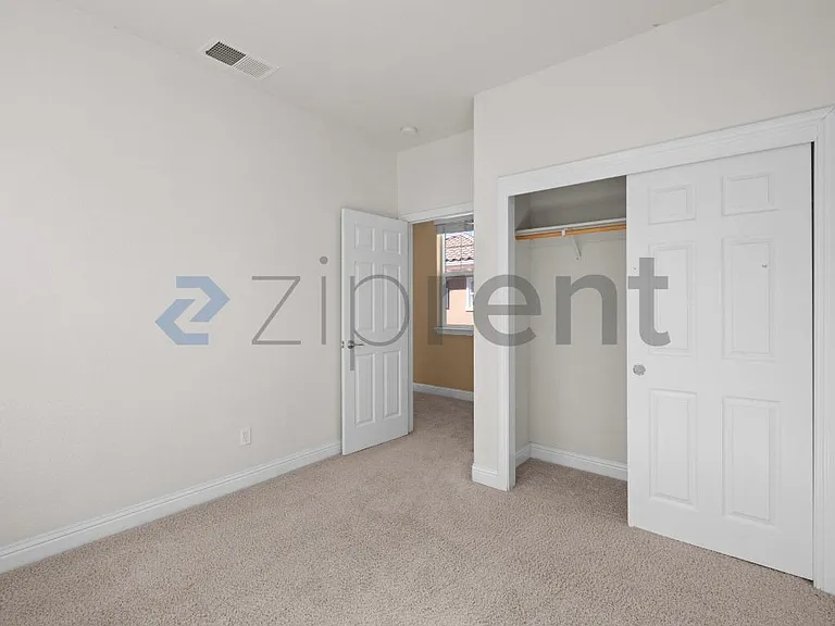 139 N Lafayette St — Photo 22
