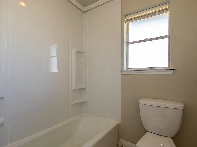 5810 Meadowview Rd — Photo 10