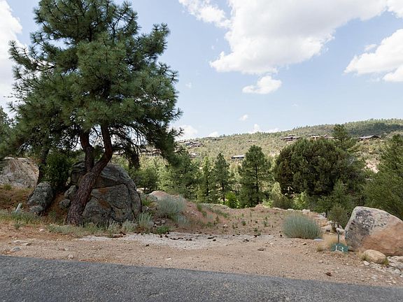 2nd image of 511 Lodge Trail Cir