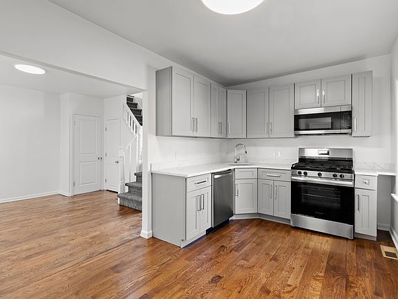 3rd image of 923 Elm St #3B-1BA-1135SQFT