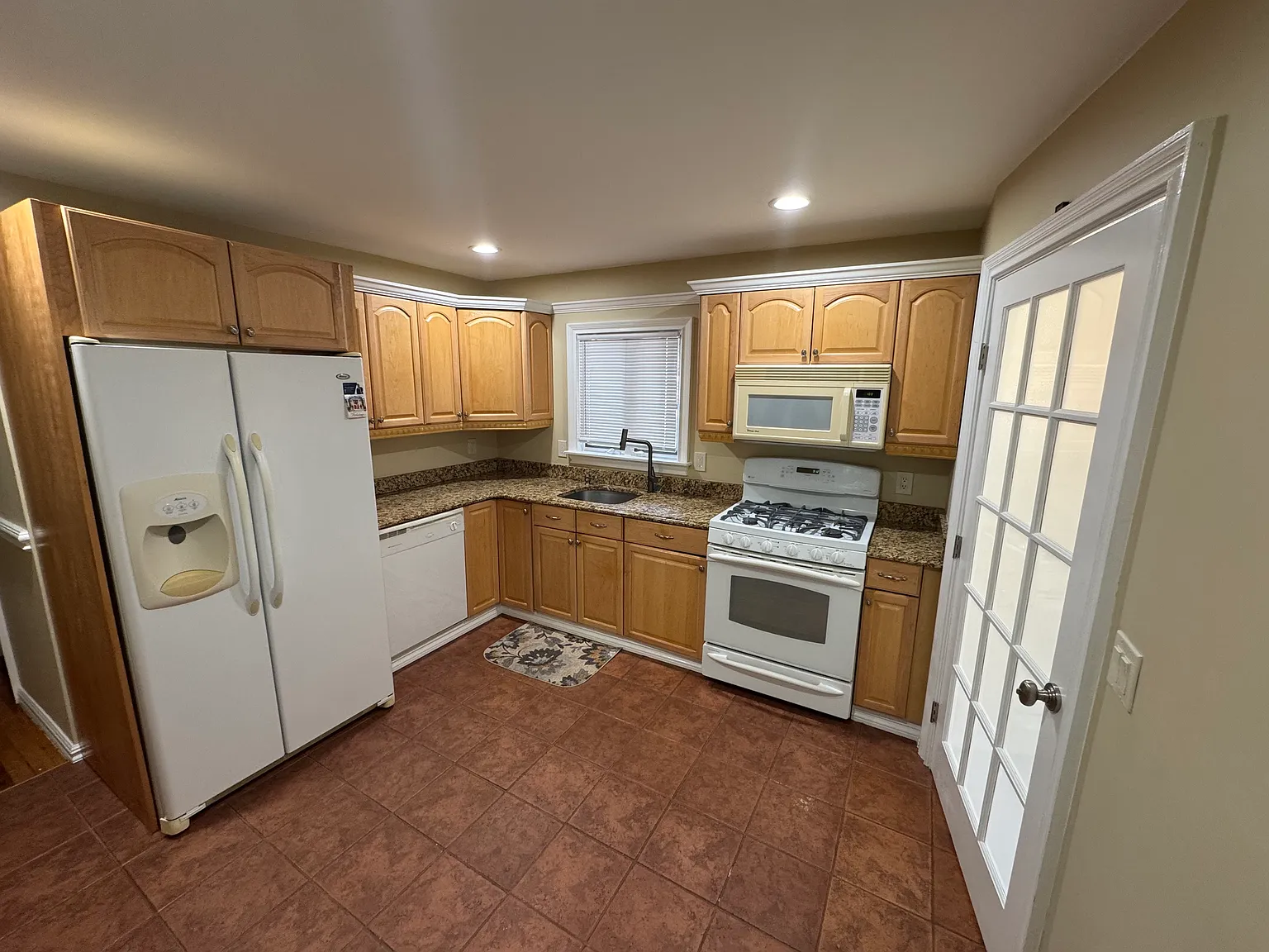 70 Hunter Ln — Photo 1