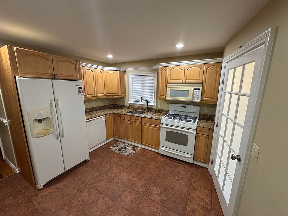 1st image of 70 Hunter Ln