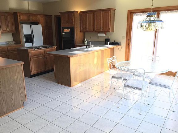 5th image of 8854 Chateau Dr