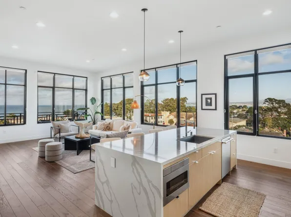 542 Lighthouse Ave #302, Pacific Grove, CA 93950
