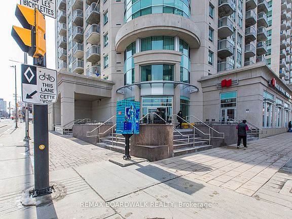 2nd image of 234 Rideau St #511