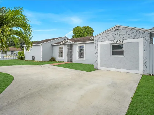 19897 NW 62nd Ave, Hialeah, FL 33015