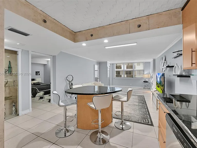 6039 Collins Ave #621 — Photo 17