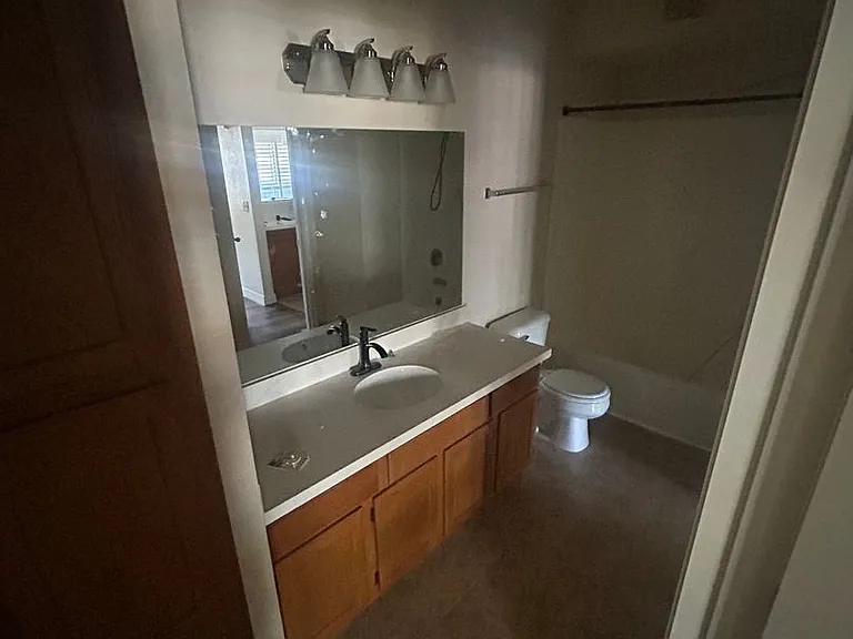 9620 W Russell Rd #1010 — Photo 5